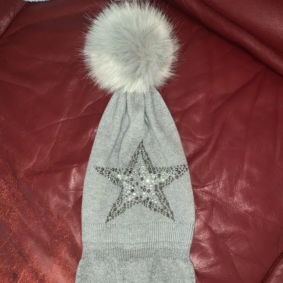 Pom pom hat - Picture 2 of 4